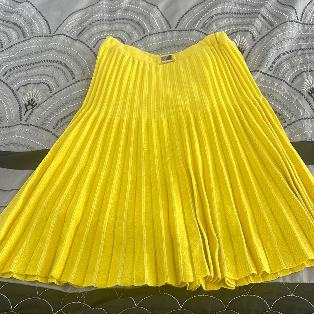 Flirty and girly yellow skirt